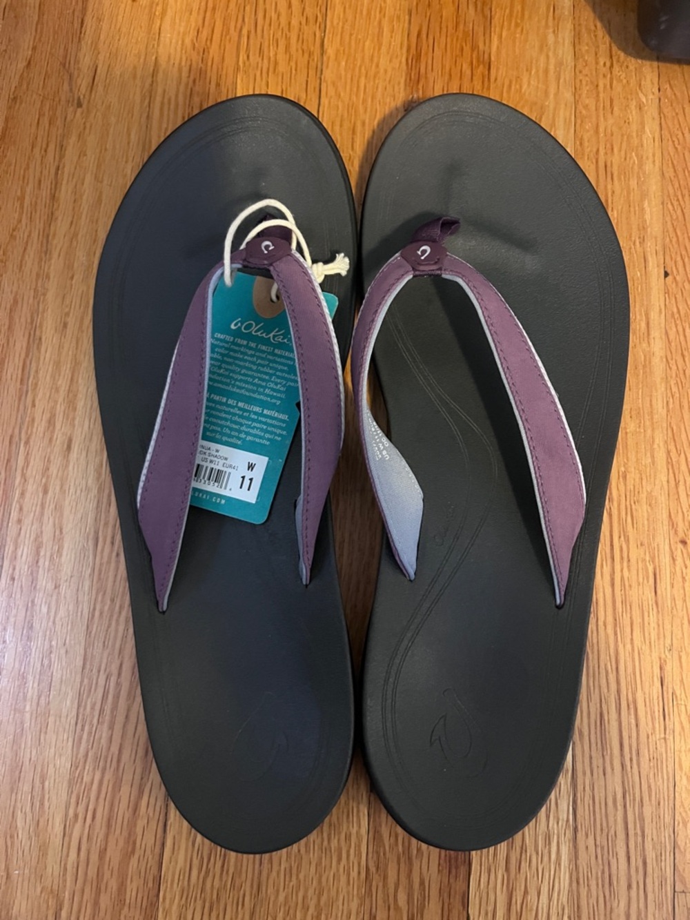 Olu Kai Women’s Purple and Black Flip Flop Sandals